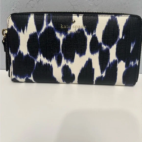 Kate Spade Black and White Patterned Wallet - Picture 1 of 4